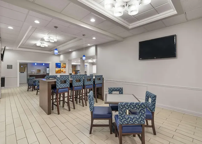 Hotel Comfort & Mundelein-vernon Hills 4*
