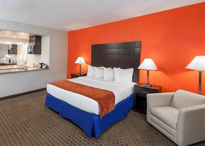 Hotel Comfort & Mundelein-vernon Hills 4*